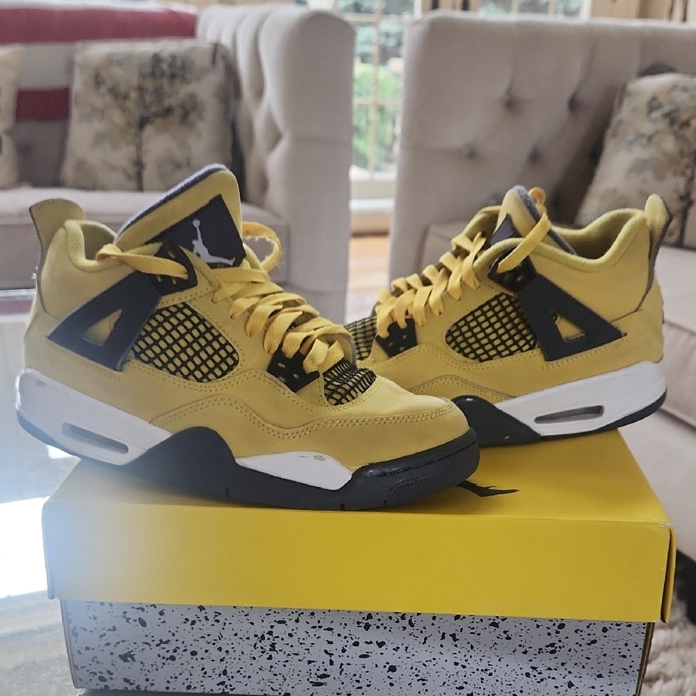 Jordan 4 Lightning Shoes